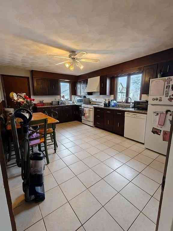 Apartment For Rent - 82 Grant Ave #2<br/> Medford, MA 02155