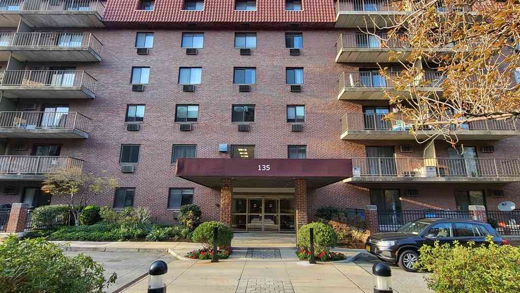 Condo For Rent - 135 Pleasant St #202<br/> Brookline, MA 02446