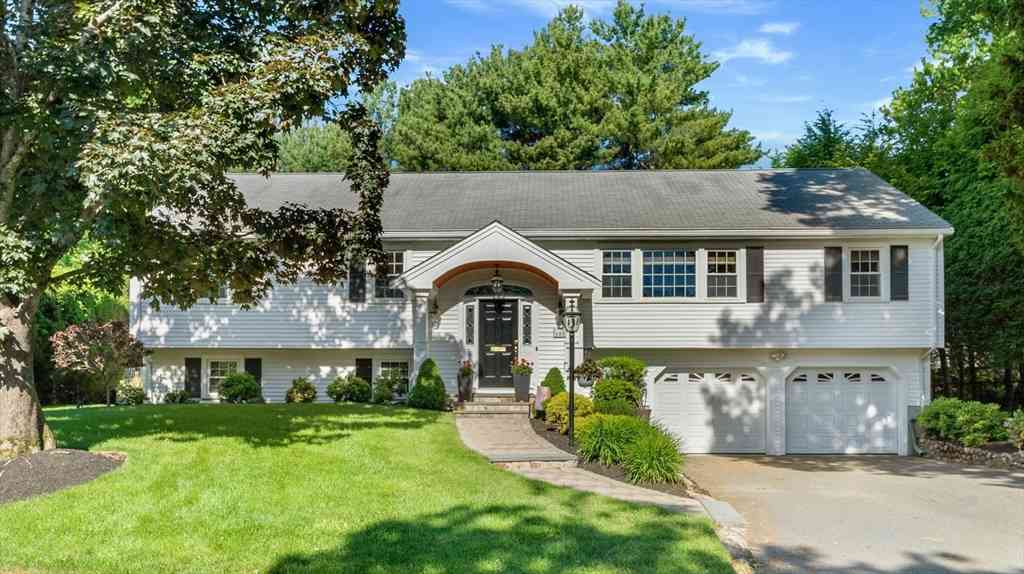 Homes For Sale - 180 Meetinghouse Circle<br/> Needham, MA 02492