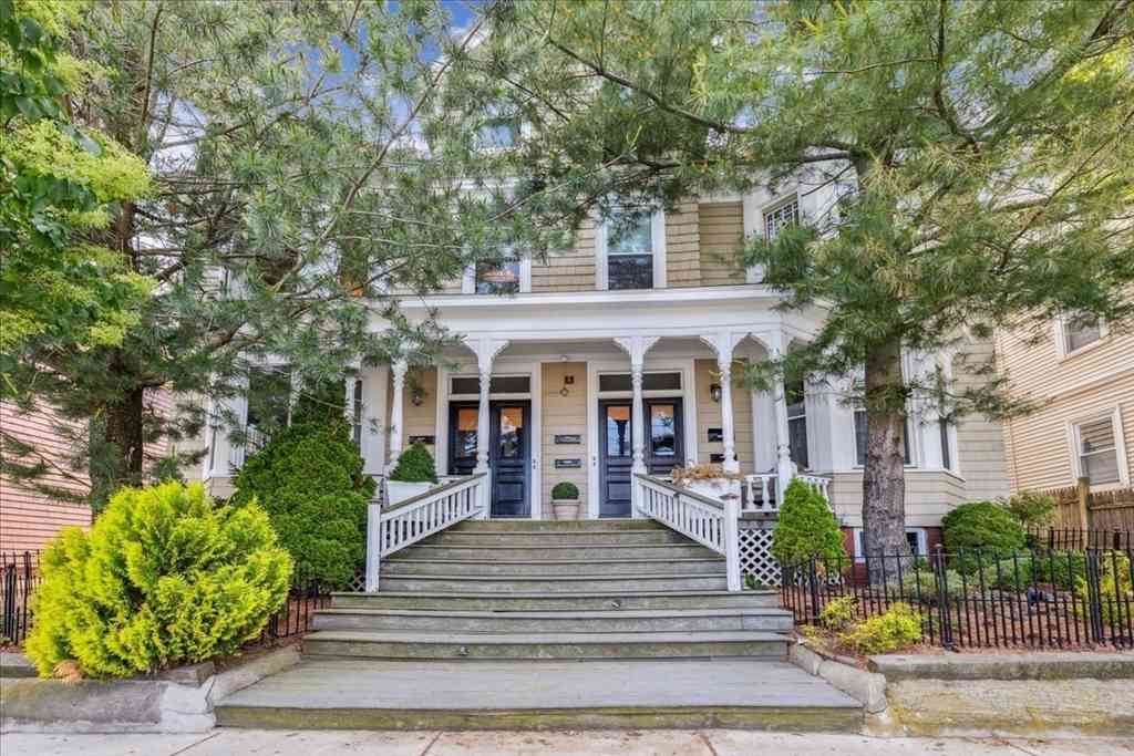 Apartment For Rent - 46 Beacon #1<br/> Somerville, MA 02143