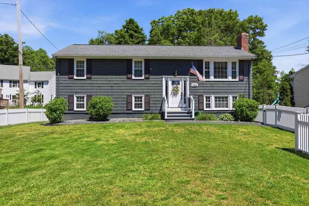 Homes For Sale - 1384 Concord Street<br/> Framingham, MA 01701