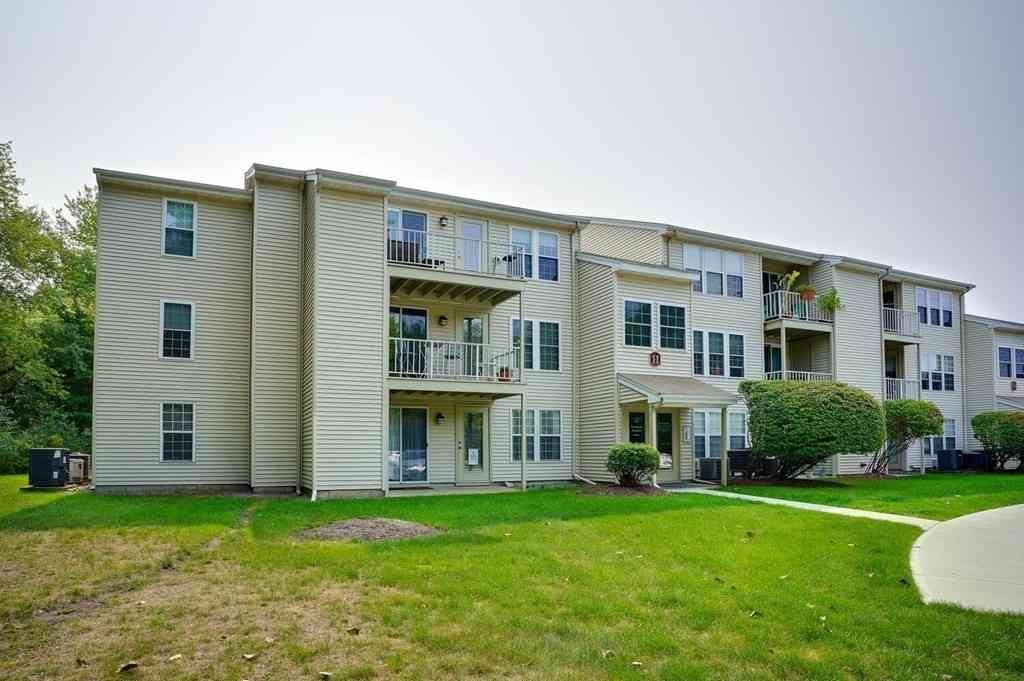 Condo For Rent - 11 Thoreau Ct - #7<br/> Natick, MA 01760