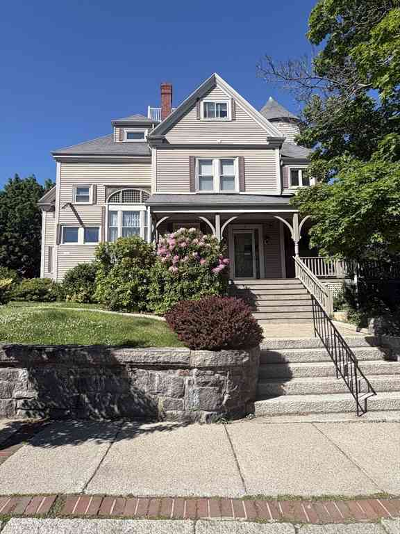 Apartment For Rent - 7 Highland Ave #3<br/> Beverly, MA 01915