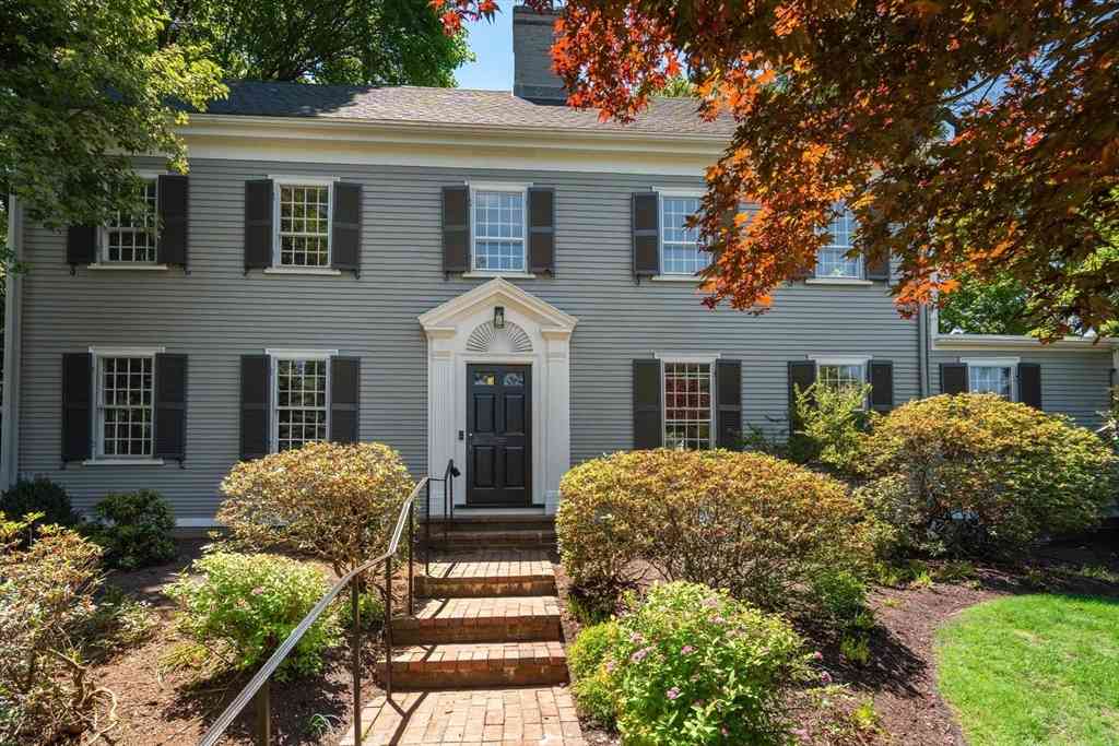 Homes For Sale - 25 Chestnut Hill Rd<br/> Newton, MA 02467