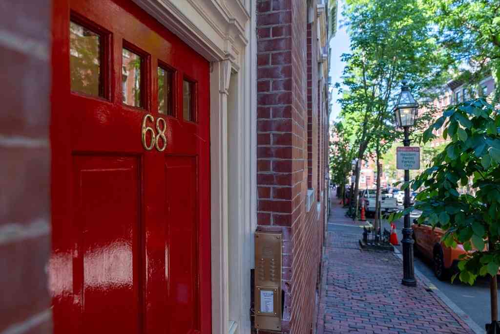 Condo For Sale - 68 Phillips St #6<br/> Boston, MA 02114