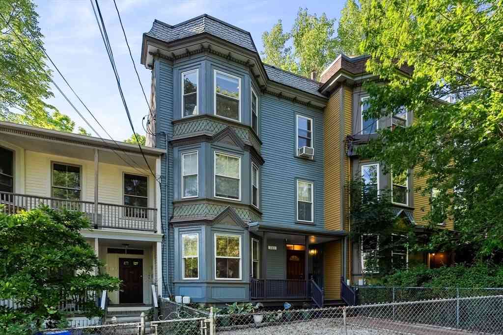 Condo For Sale - 281 Chestnut Ave #1<br/> Boston, MA 02130