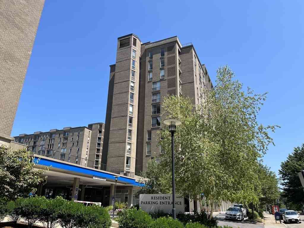 Condo For Rent - 33 Pond Ave #820<br/> Brookline, MA 02445