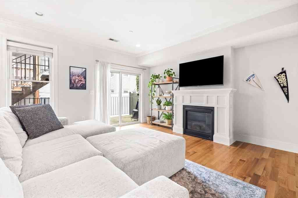 Condo For Rent - 180 Gold St #3<br/> Boston, MA 02127