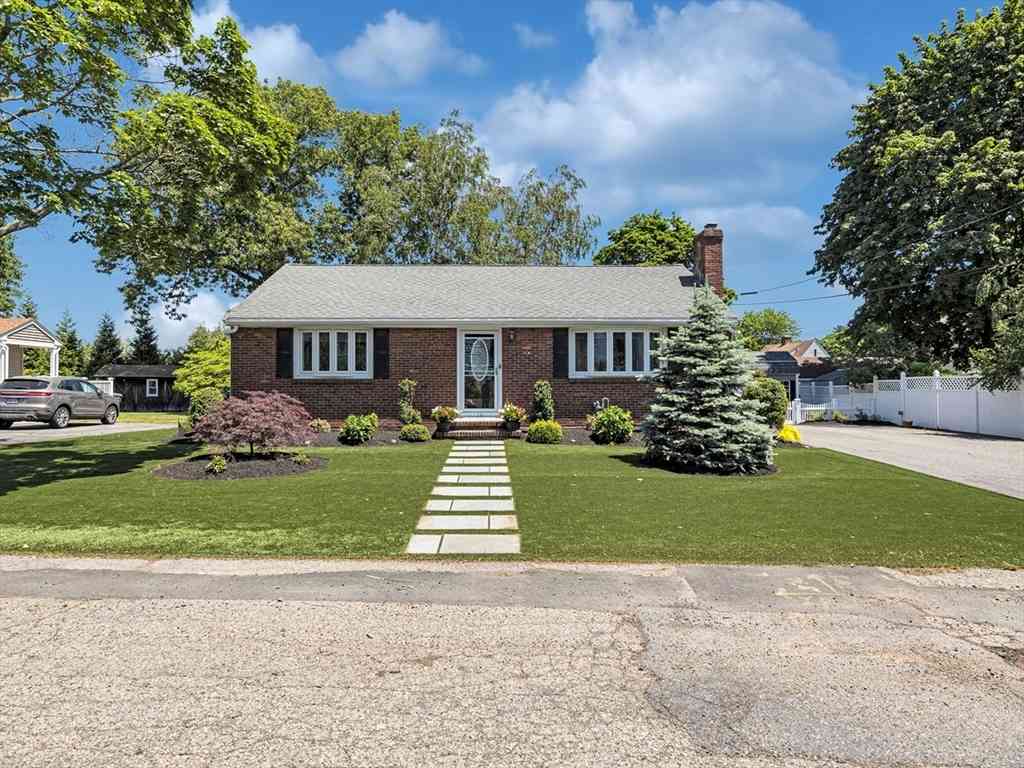 Homes For Sale - 13 Willard St<br/> Dedham, MA 02026