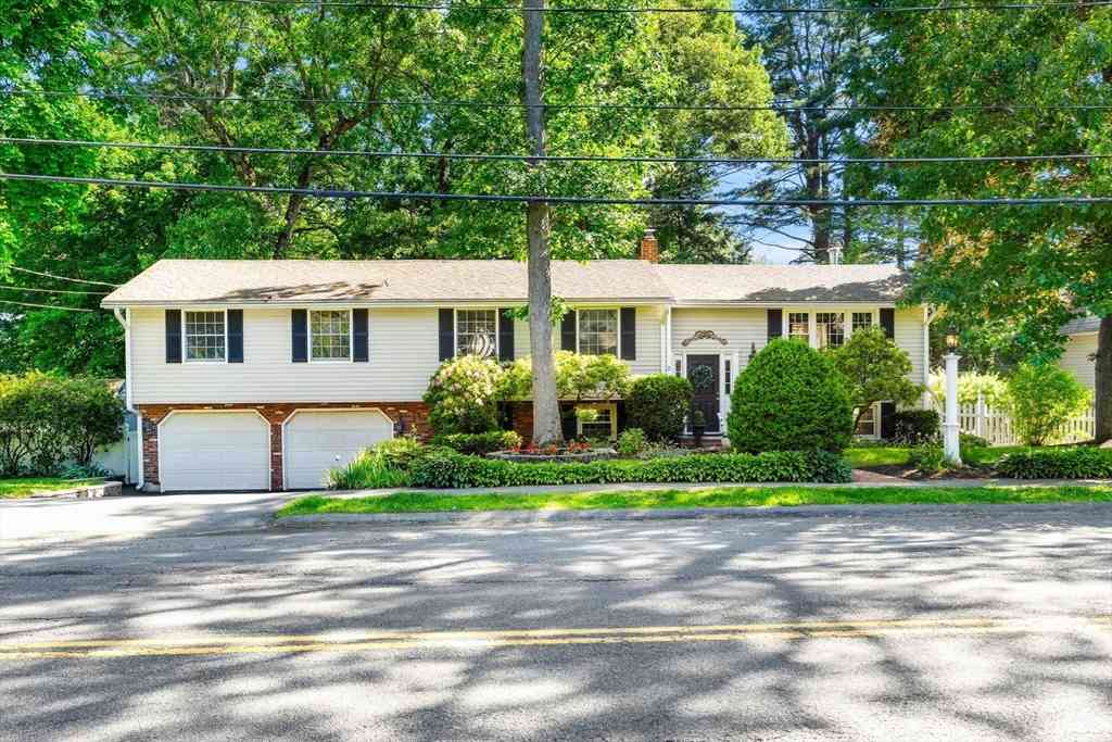 Homes For Sale - 12 Catherine Dr<br/> Peabody, MA 01960