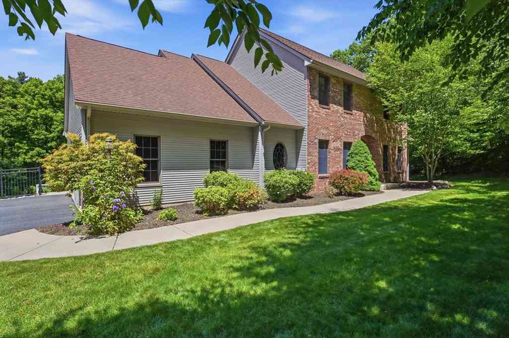 Homes For Sale - 2 Highview Cir<br/> Wilbraham, MA 01095