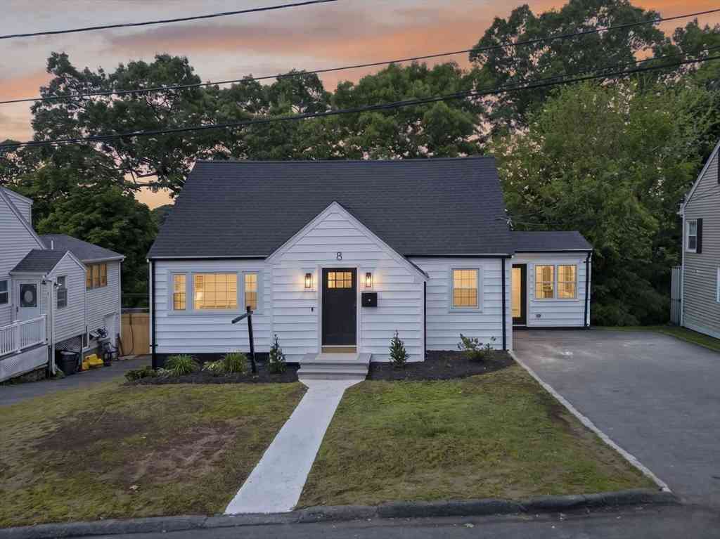 Homes For Sale - 8 Bartlett St<br/> Peabody, MA 01960