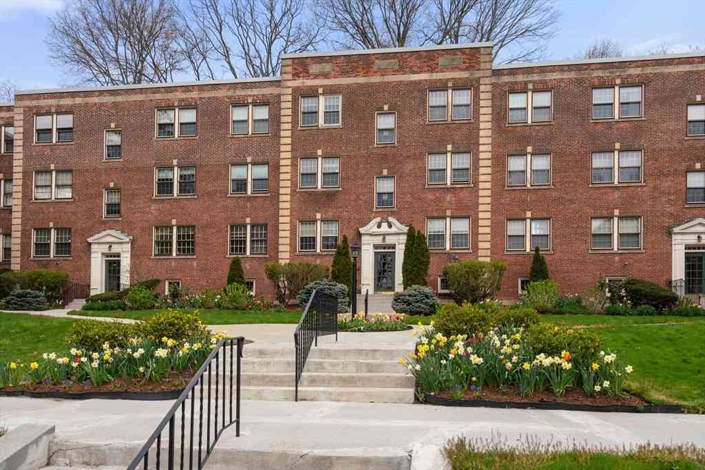 Condo For Sale - 1500 Beacon St #4<br/> Brookline, MA 02446