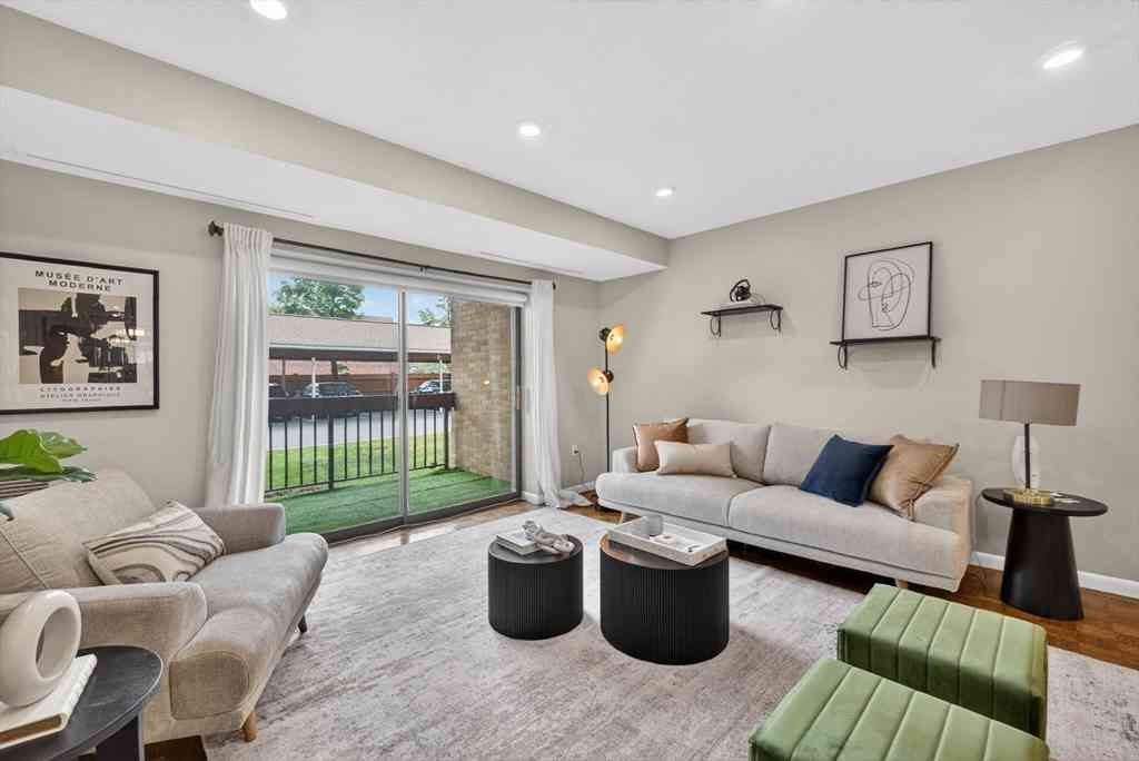 Condo For Sale - 41 Centre St #106<br/> Brookline, MA 02446