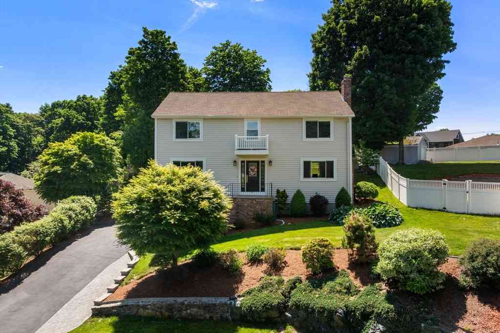 Homes For Sale - 5 Patrick Cir<br/> Stoneham, MA 02180