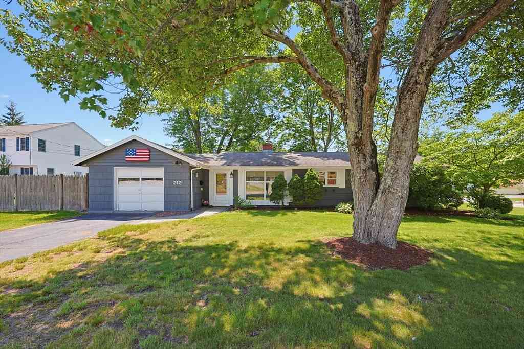 Homes For Sale - 212 Beacon St<br/> Framingham, MA 01701