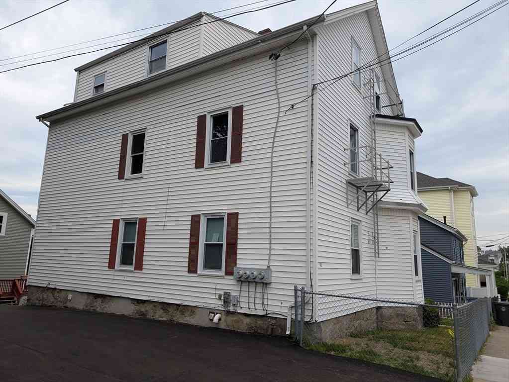 Homes For Rent - 162 Rockland St<br/> Fall River, MA 02724