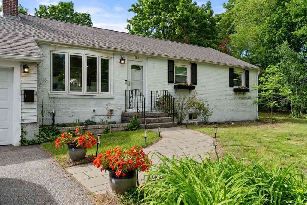 Homes For Sale - 987 Pleasant St<br/> Framingham, MA 01701