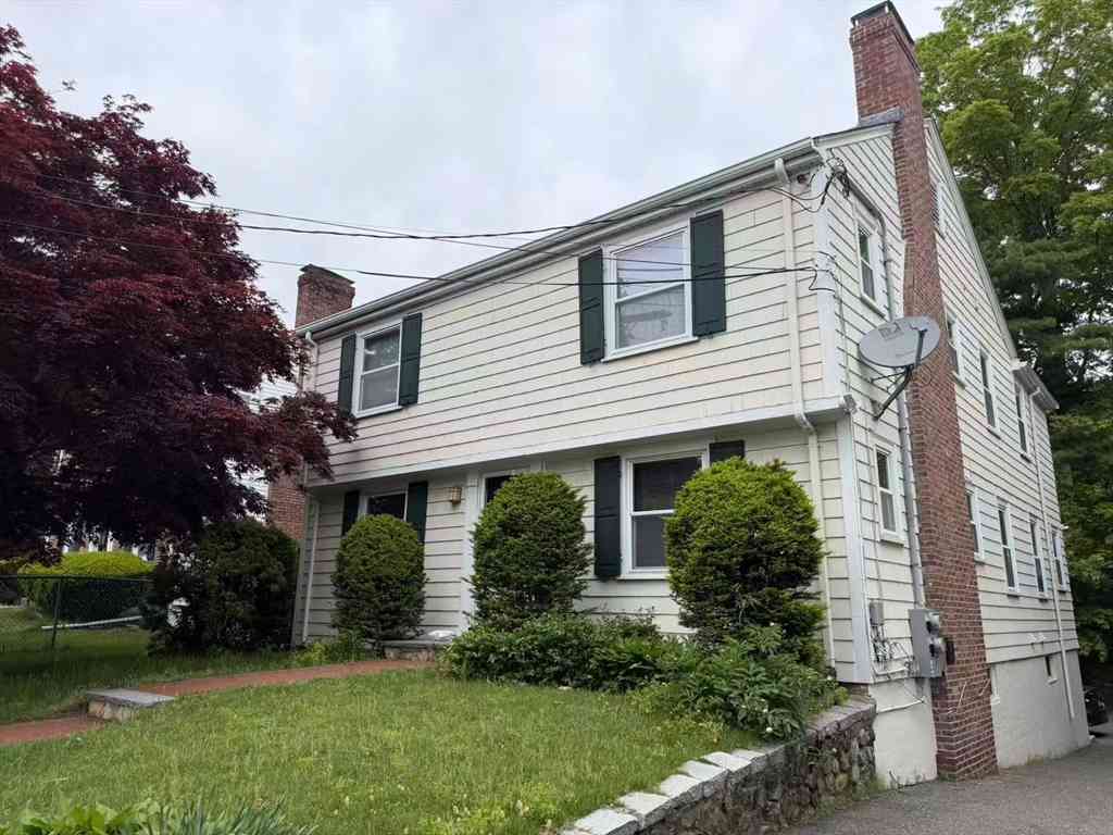 Apartment For Rent - 10 Willow #2<br/> Newton, MA 02459