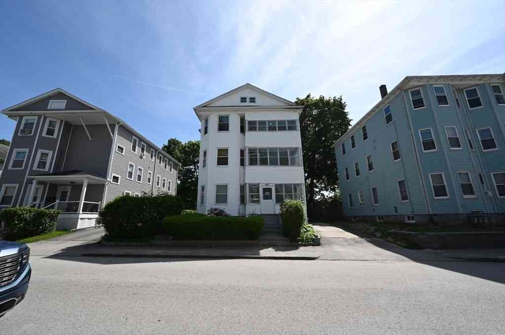 Multifamily For Rent - 14 Derby St<br/> Worcester, MA 01604