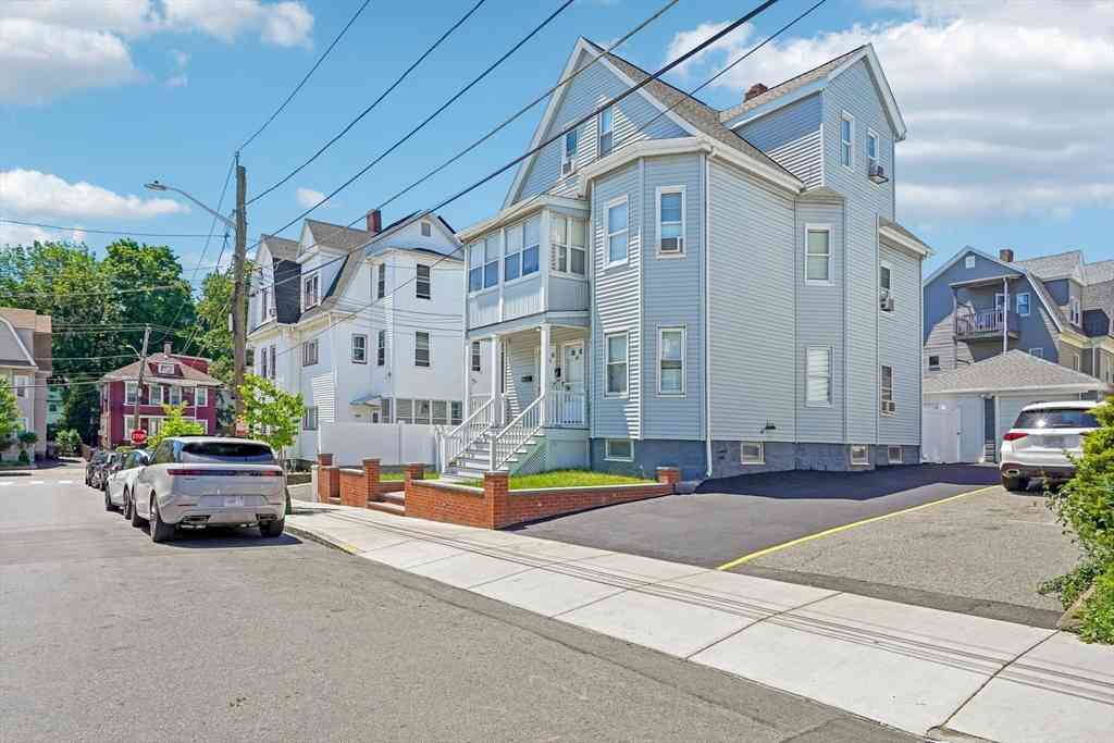 Multifamily For Rent - 29 Harvey St<br/> Everett, MA 02149