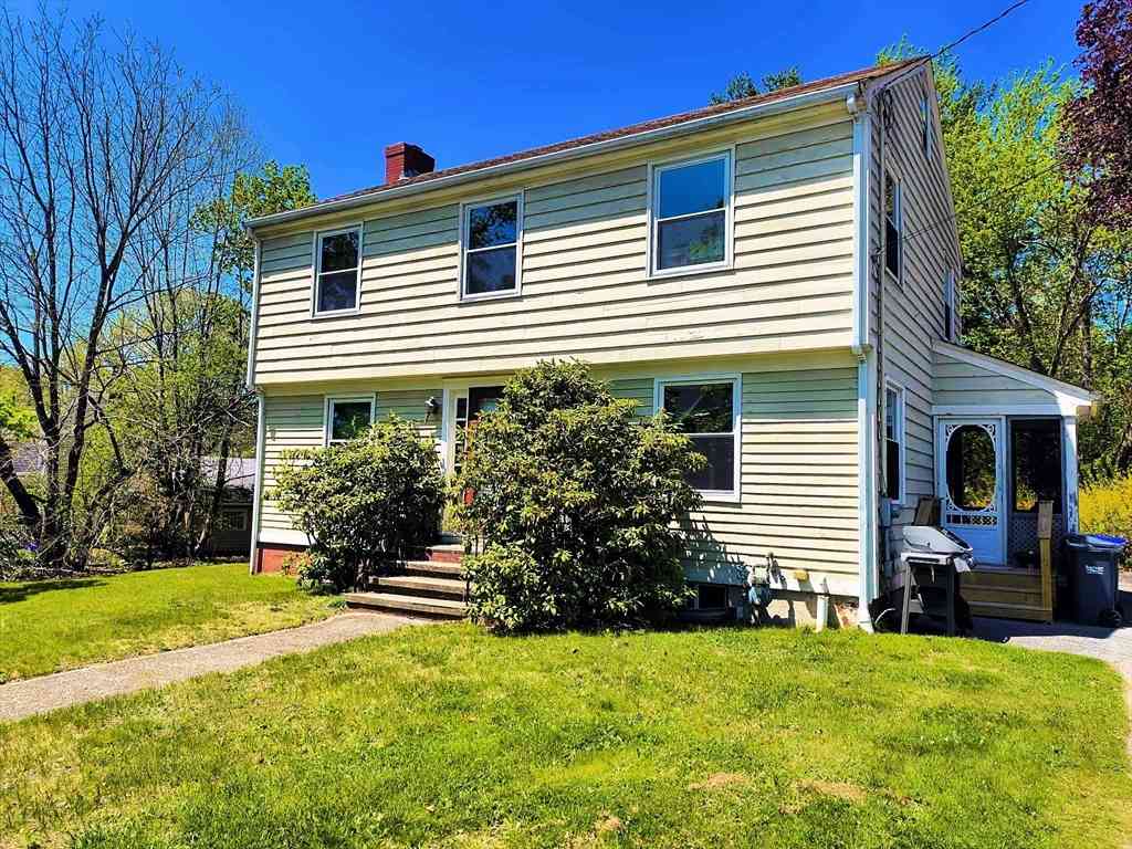 Homes For Sale - 4 Pleasant St<br/> Plainville, MA 02762