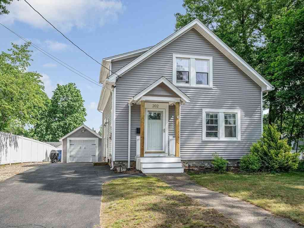 Homes For Sale - 202 Salem St<br/> Wakefield, MA 01880