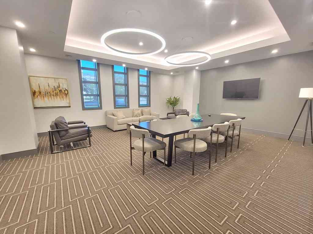 Condo For Sale - 1650 Commonwealth Ave #304<br/> Suffolk County, Boston, MA 02135
