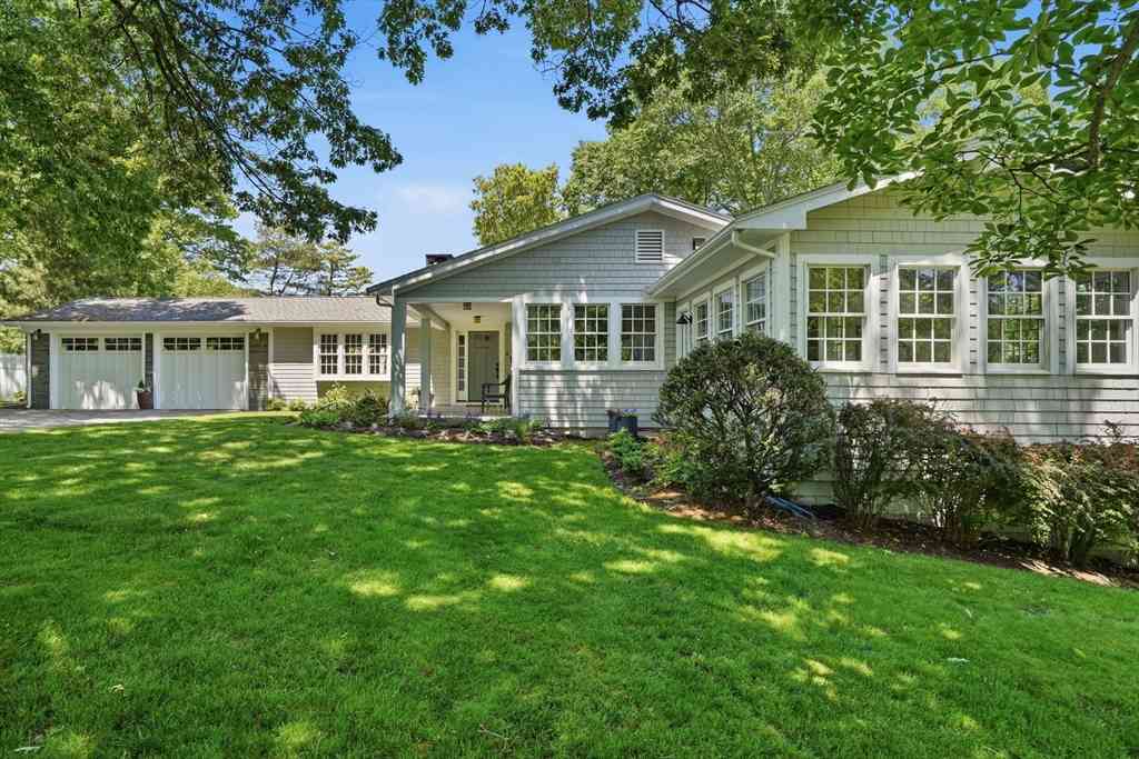 Homes For Sale - 10 Boulder Glen Rd<br/> Hingham, MA 02043