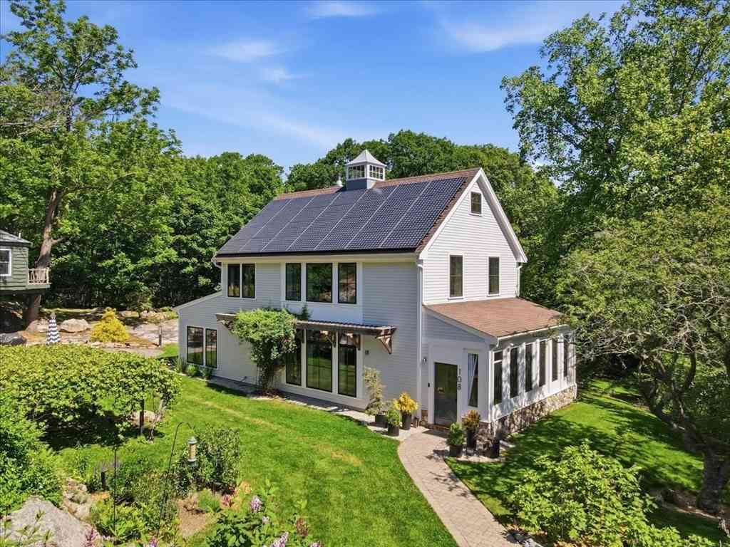 Homes For Sale - 108 Kilby St<br/> Hingham, MA 02043