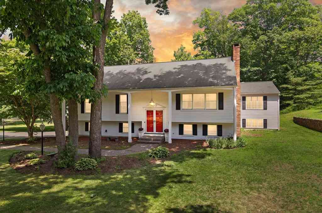 Homes For Sale - 4 Pentucket Ln<br/> Danvers, MA 01923