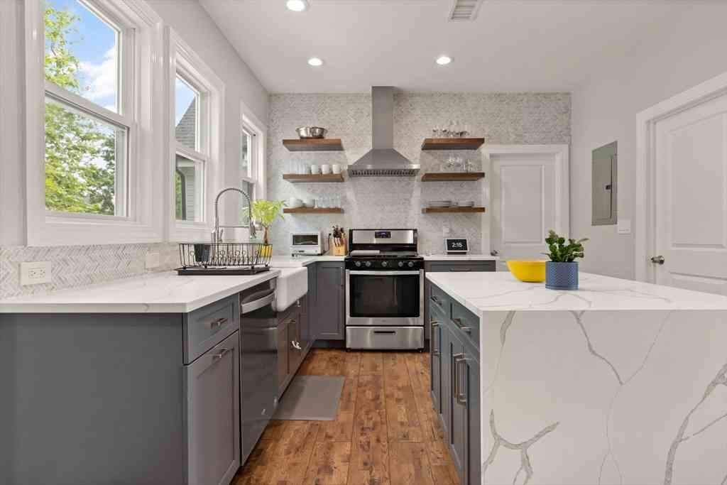 Apartment For Rent - 22 Radcliffe Rd. #2<br/> Somerville, MA 02145