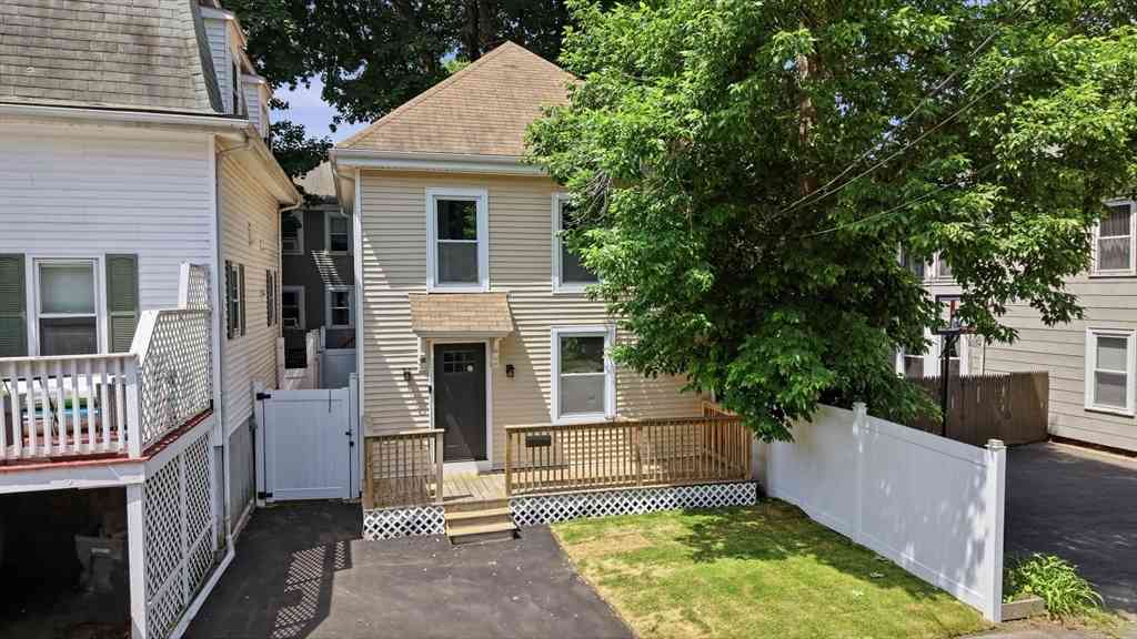 Homes For Sale - 38 S Lincoln<br/> Haverhill, MA 01835