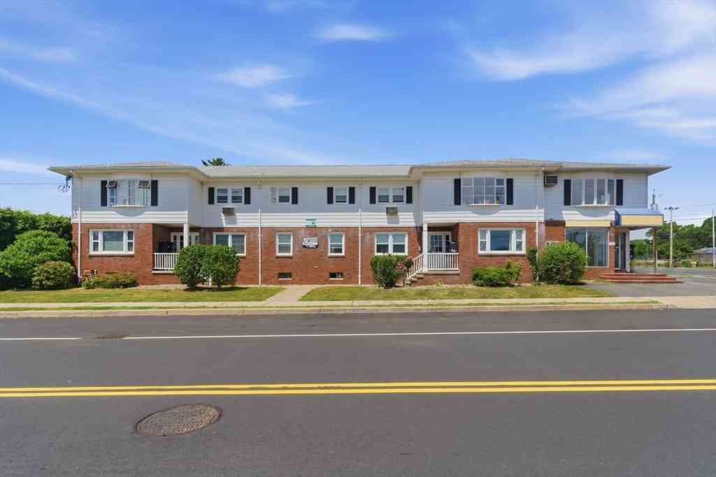 Apartment For Rent - 285 State St #1<br/> Hampden County, Ludlow, MA 01056