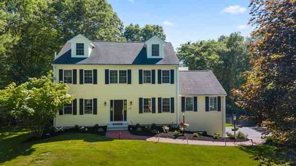 Homes For Sale - 128 Memorial Dr<br/> Shrewsbury, MA 01545