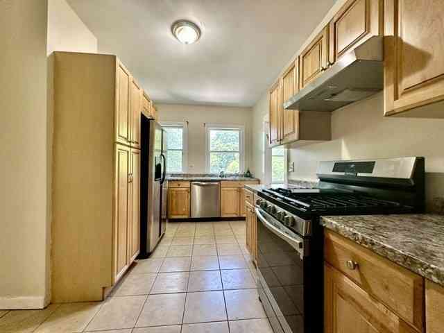 Condo For Rent - 206 Sumner St #6<br/> Newton, MA 02459
