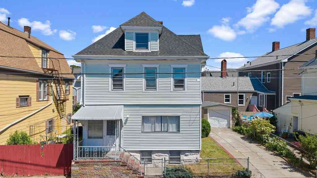 Multifamily For Rent - 195 Grinnell St<br/> New Bedford, MA 02740