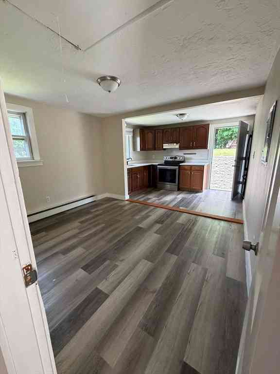 Apartment For Rent - 11 Maple St #B<br/> Worcester County, Paxton, MA 01612