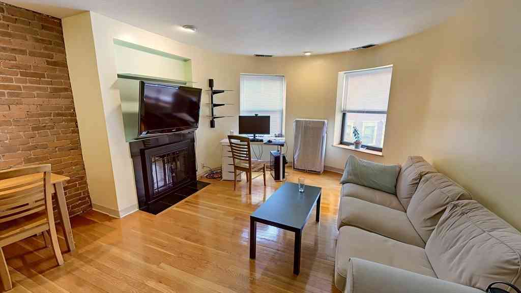 Condo For Rent - 103 Gainsborough St. #204<br/> Boston, MA 02115