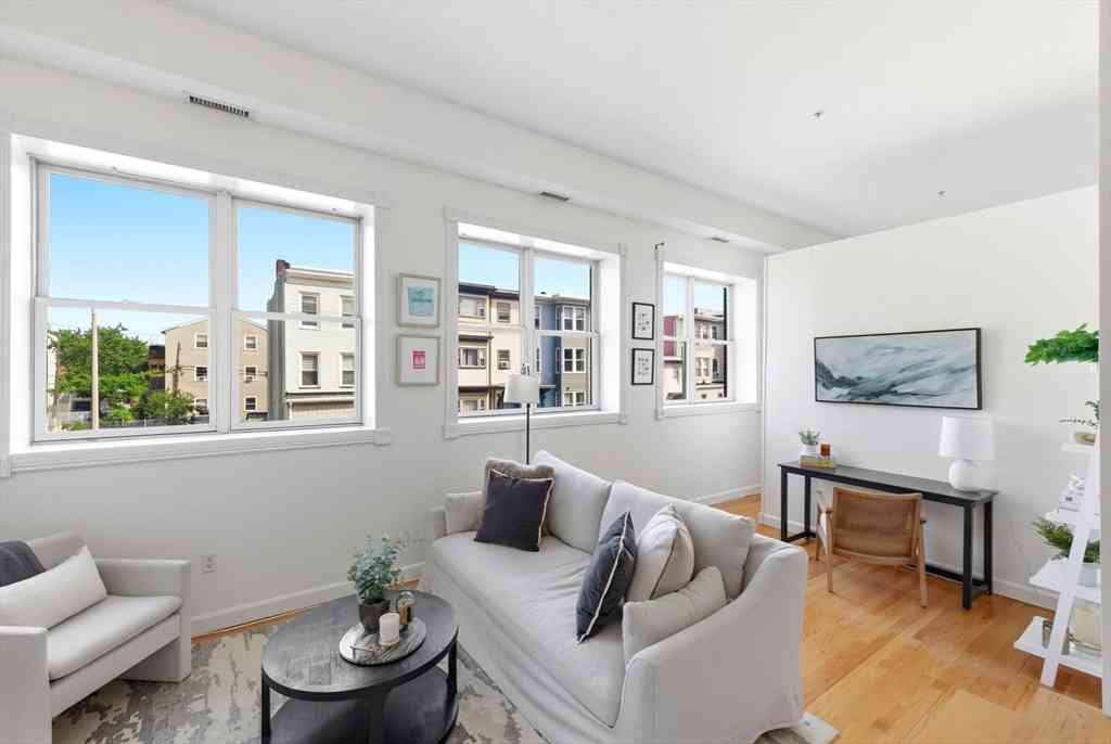 Condo For Sale - 156 Chelsea Street #201<br/> Boston, MA 02128