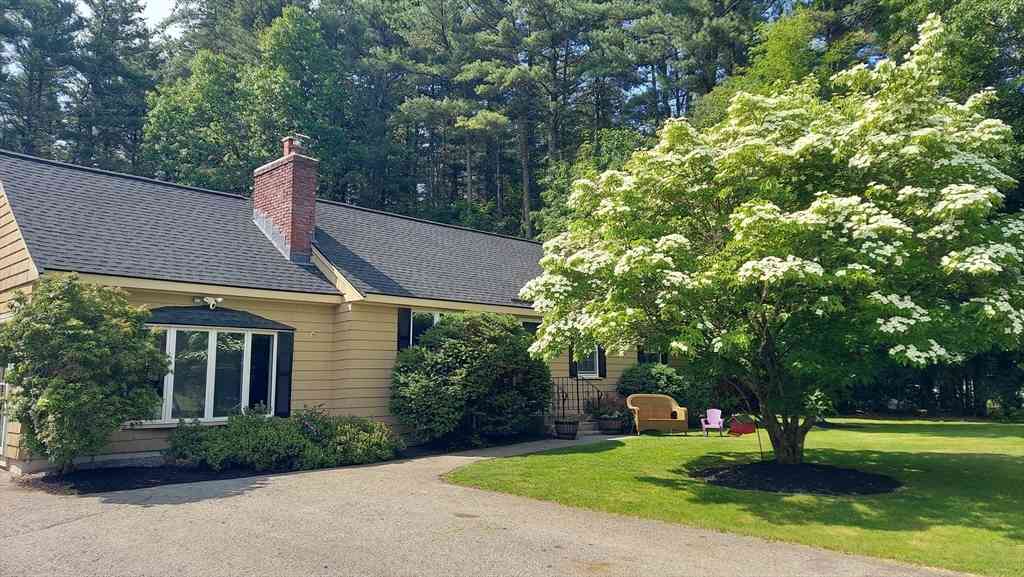 Homes For Sale - 20 Constantine Dr<br/> Tyngsboro, MA 01879
