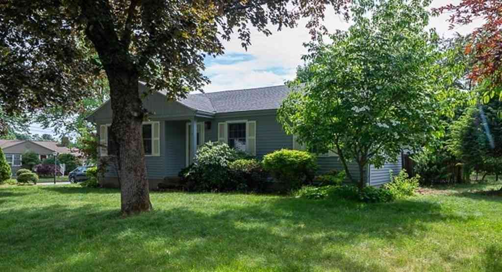 Homes For Sale - 16 Westmont Cir<br/> Shrewsbury, MA 01545