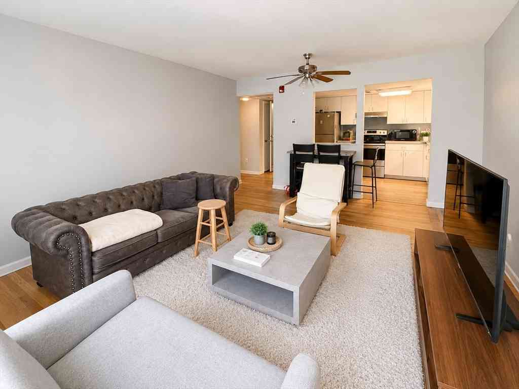 Apartment For Rent - 530 Vfw Parkway #201<br/> Boston, MA 02132
