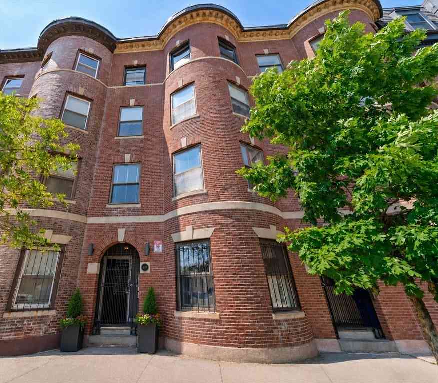 Condo For Sale - 881 Harrison Ave #1<br/> Boston, MA 02118