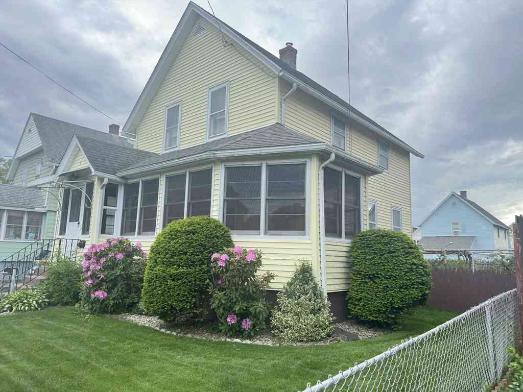 Homes For Sale - 15 Bristol St<br/> Ludlow, MA 01056