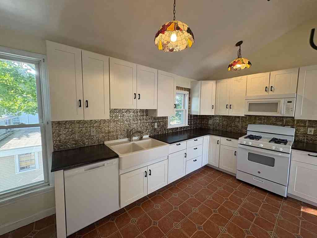 Apartment For Rent - 100 Summit Ave #2<br/> Winthrop, MA 02152