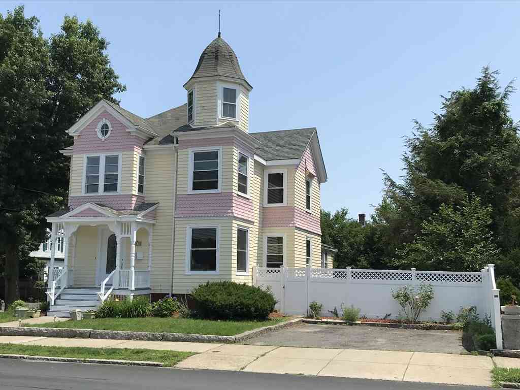 Apartment For Rent - 199 Burrill #1<br/> Swampscott, MA 01907