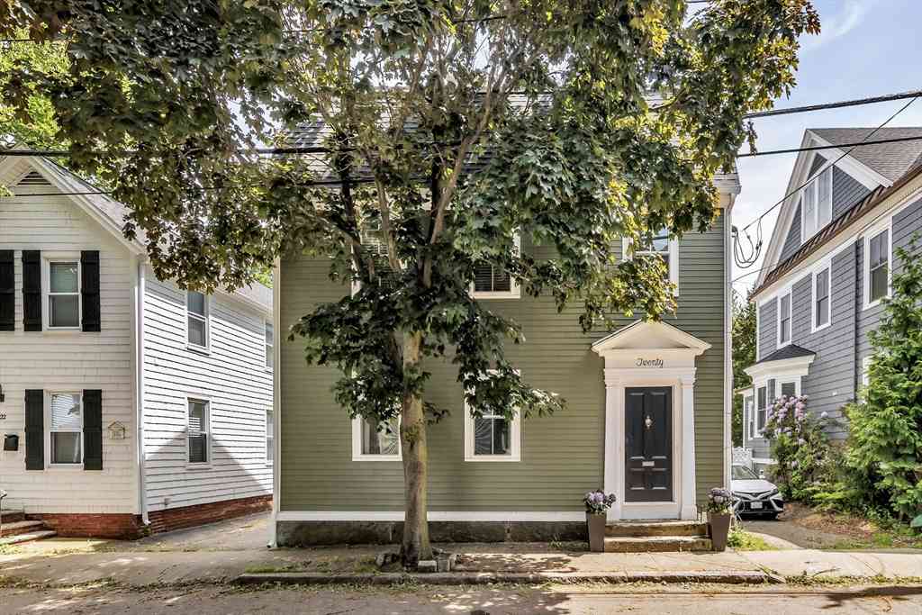 Apartment For Rent - 20 Pickman St #2<br/> Salem, MA 01970