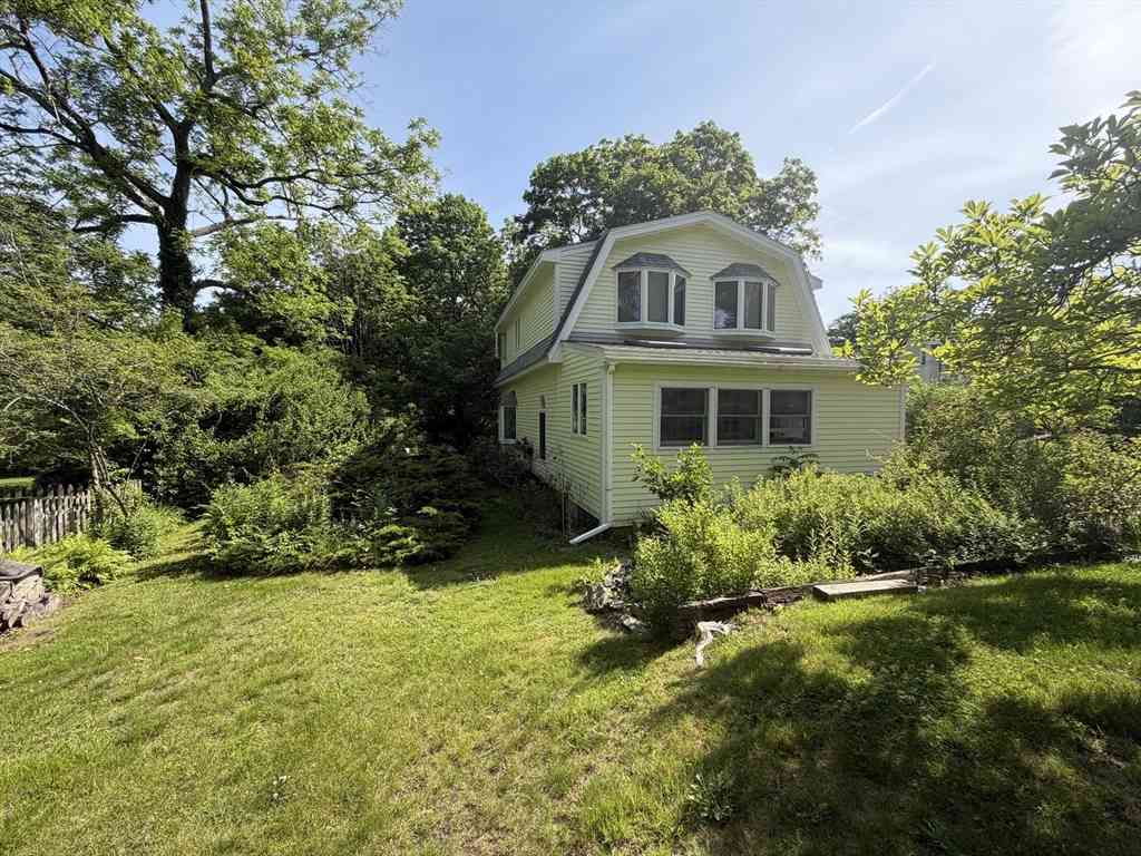 Homes For Rent - 138 Leonard St<br/> Gloucester, MA 01930