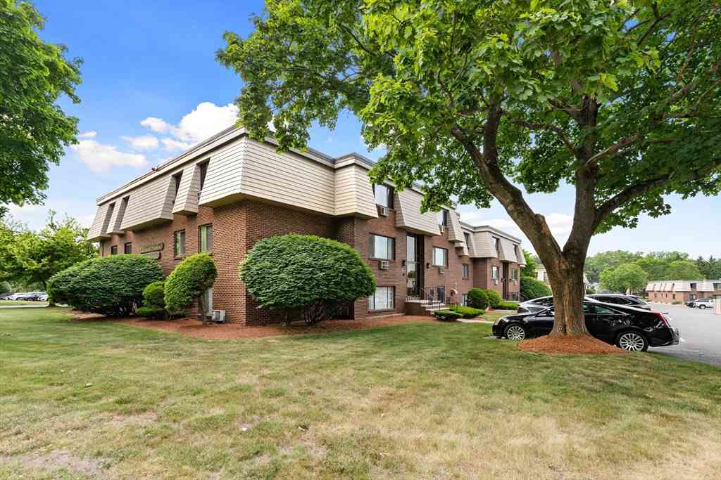 Condo For Sale - 5 Hallmark Gardens #12<br/> Burlington, MA 01803